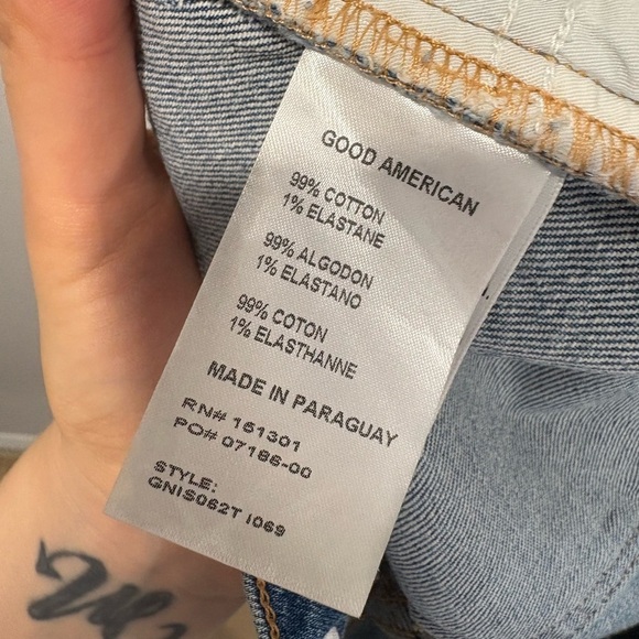 EUC- GOOD AMERICAN CUTT OFF JEANS - Picture 4 of 7